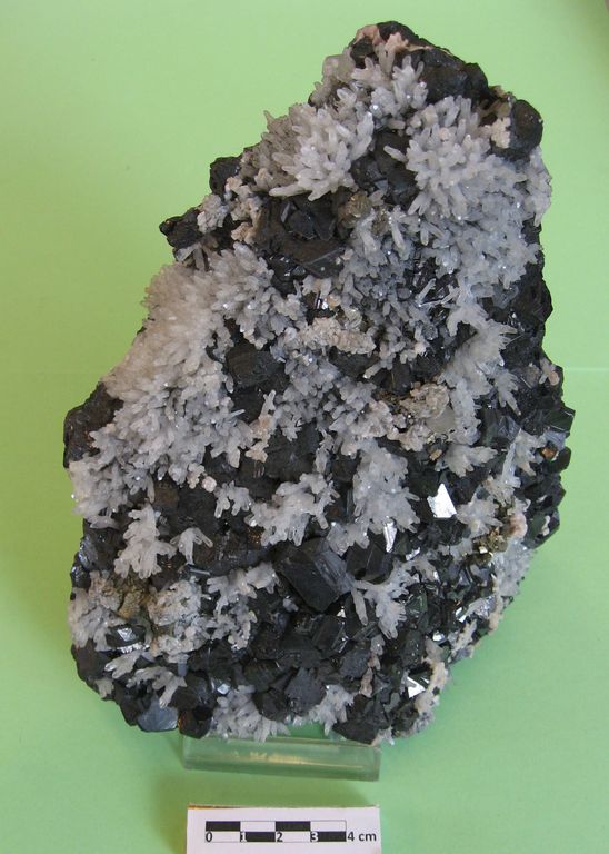 Sphalerite with Quartz and Sulfates