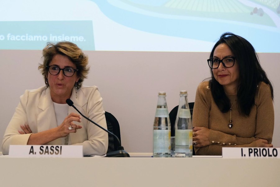 Verso il PAIR 2030: evento del 17 ottobre 2022 al MamBo a Bologna. Annalisa Sassi, Presidente Confiundustria E-R, e Irene Priolo, assessore regionale Ambiente