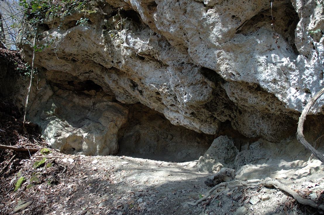 Ingresso di una cavità San Cristoforo di Labante
