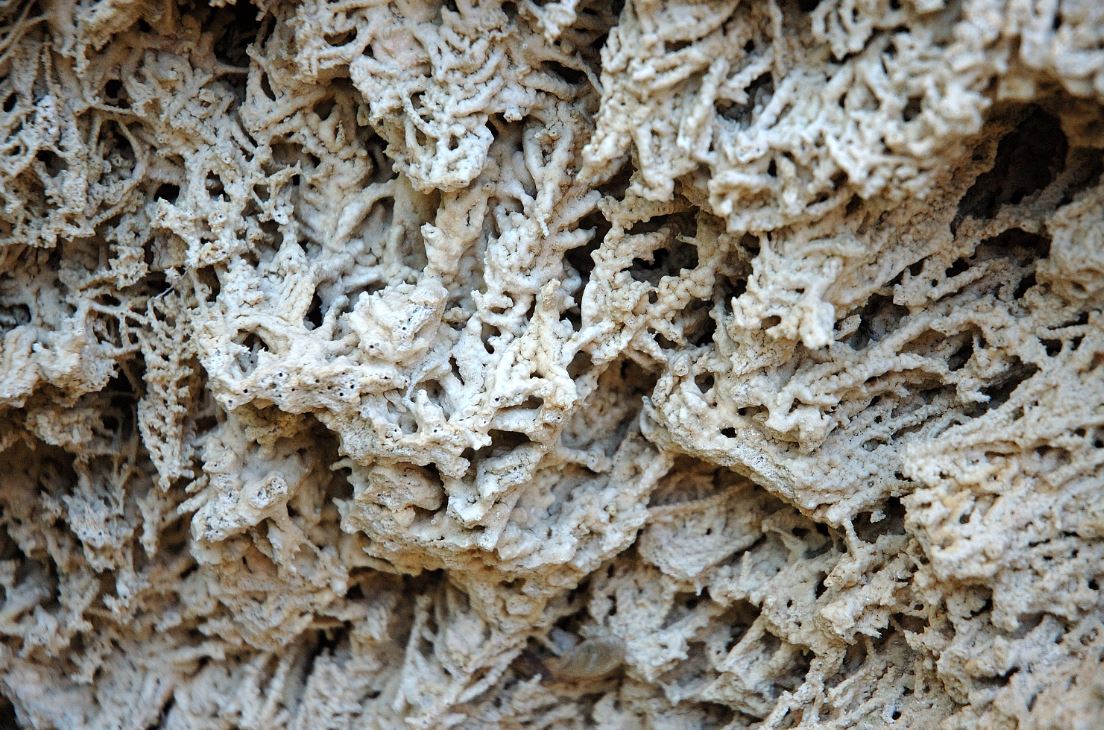 Labante particolare delle rocce in travertino