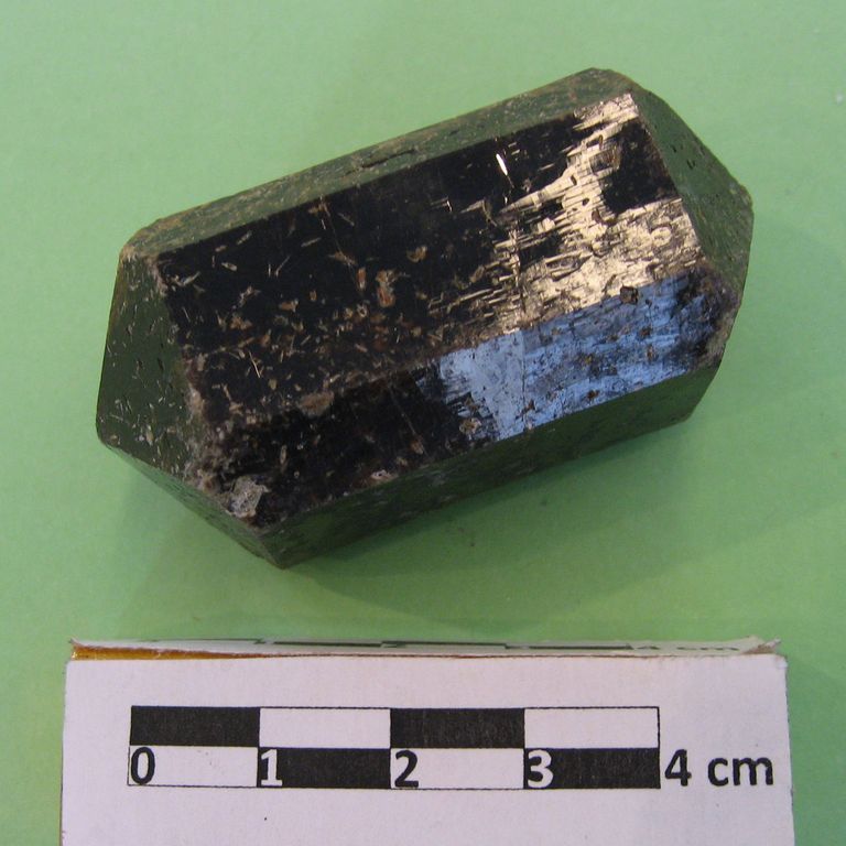Vesuvianite, cristallo prismatico-tetragonale