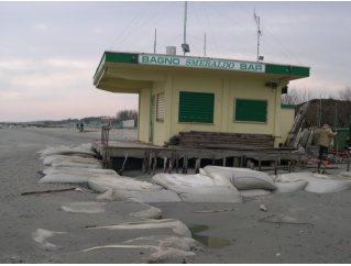 Vulnerabilità e rischio costiero per la presenza di accentuati fenomeni di erosione e di ingressione marina