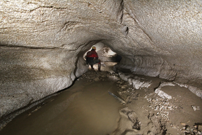 Grotta del Rio Strazzano (RN), condotta attiva nel gesso microcristallino - foto Lucci P.