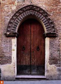 Casa Melloni, anticamente dei Bolognini: portale (cotto)