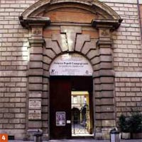 Palazzo Pepoli Campogrande: portale monumentale (arenaria)