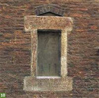 Torre o casa-torre di Bertolotto o dei Clarissimi: la finestrella (selenite)