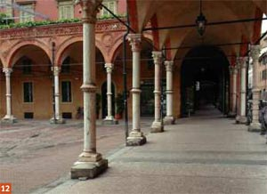Portico di Santa Maria dei Servi (calcare nodulare veronese)