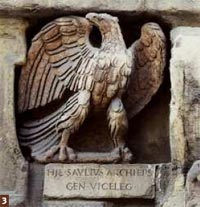 La grande Finestra Serliana (arenaria, rosso ammonitico)