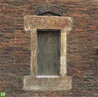 Torre o casa-torre di Bertolotto o dei Clarissimi: la finestrella (selenite)