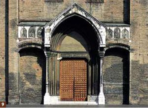Basilica di San Francesco: il portale monumentale (calcari vari, marmo)