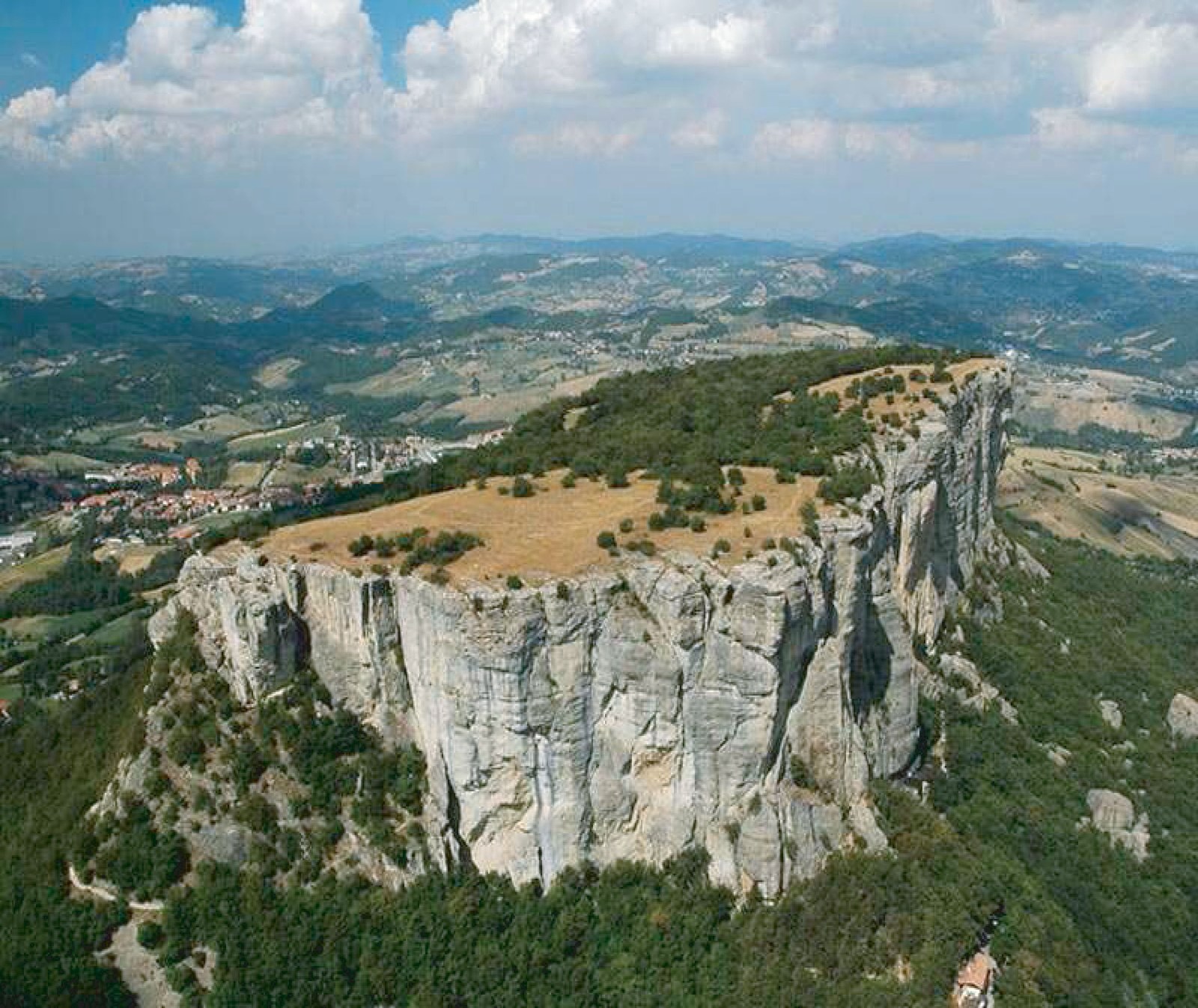 Sentiero Geo paleontologico La Pietra Di Bismantova Geologia Suoli sentiero-geo-paleontologico-la-pietra-di-bismantova-geologia-suoli