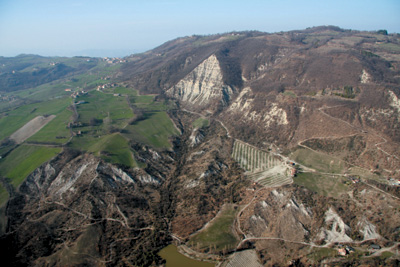 Paesaggio dei monti tra frane e calanchi