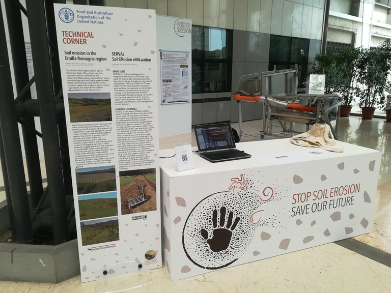 Foto - technical corner della Regione Emilia-Romagna al Global Simposium on Soil Erosion (Roma, maggio 2019)