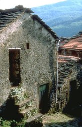 foto: l'antico borgo di Stagno - autore A.Mauri