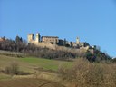 foto: borgo medioevale di Vigoleno che sorge in posizione panoramica sulla valle dello Stirone - Archivio Parco