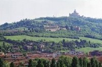 vista del colle della Guardia Colle della Guardia con la Basilica di San Luca 