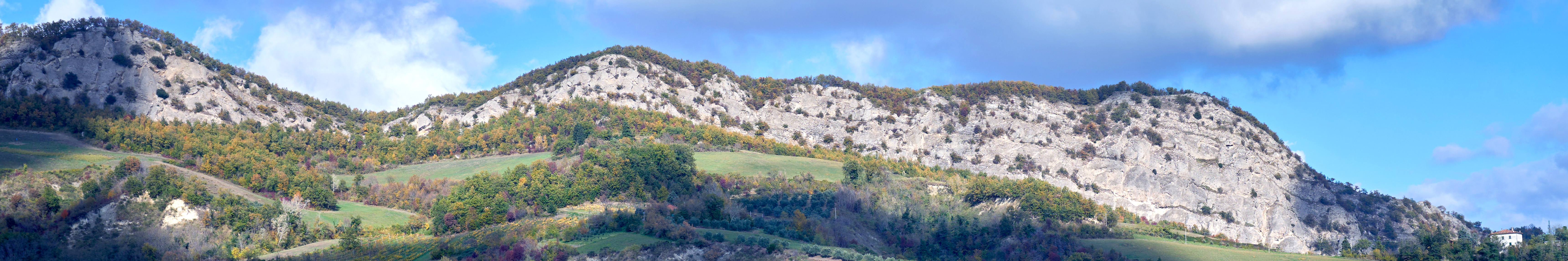 Sasso Letroso in autunno, Vena del Gesso Romagnola - archivio Macroarea Romagna e Life4OakForests. Foto di Francesco Grazioli