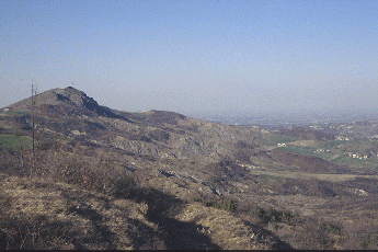 Vista sul Monte Prinzera. Foto Andrea Saccani, archivio Riserva Monte Prinzera