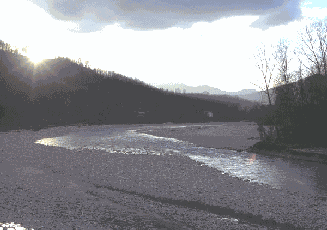 Fiume Enza a Vetto. Foto Giuliano Bianchini, archivio fotografico Appennino Reggiano IAT Castelnuovo ne' Monti RE