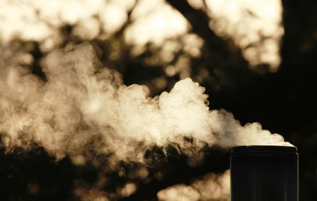 Immagine decorativa fumo da ciminiera Image by Lori Dunn from Pixabay